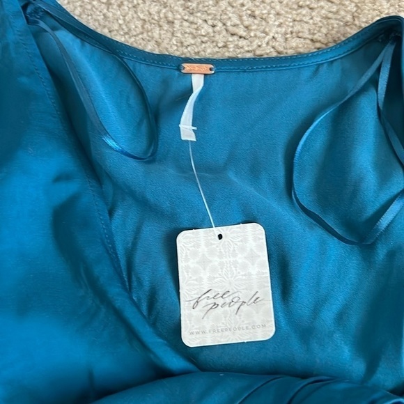 Free People Miraya Satin Twist Front Crop Top Corsair Blue XS NWT Glam. - Picture 3 of 5